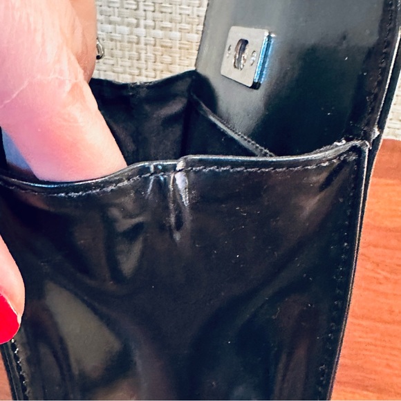 🌟HP🌟VTG 1990-2000s GUESS Matte Black Faux Patent Leather Shoulder Bag - Picture 12 of 13